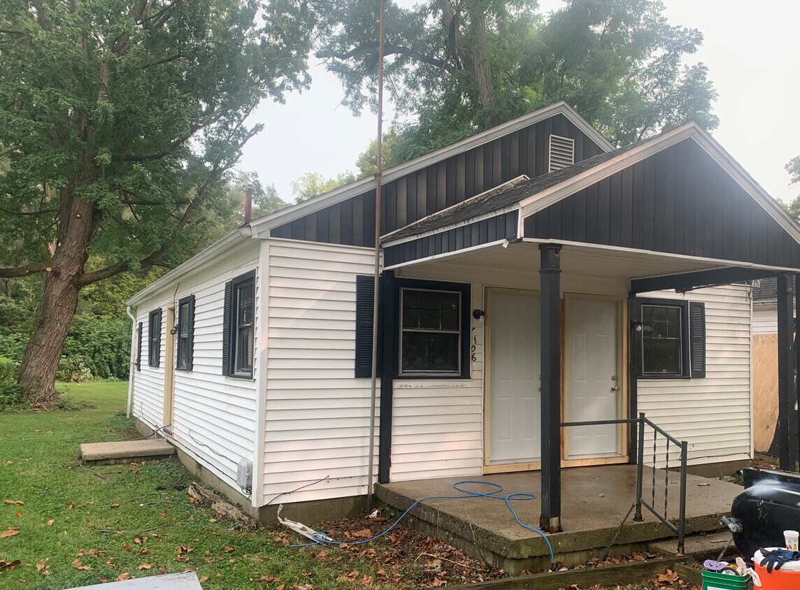 Exterior - 1100 N Elm St