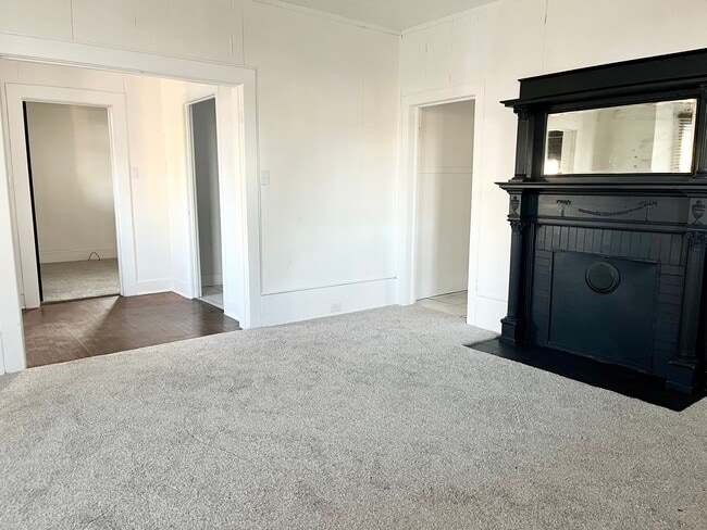 Building Photo - 741 Riverside Ave