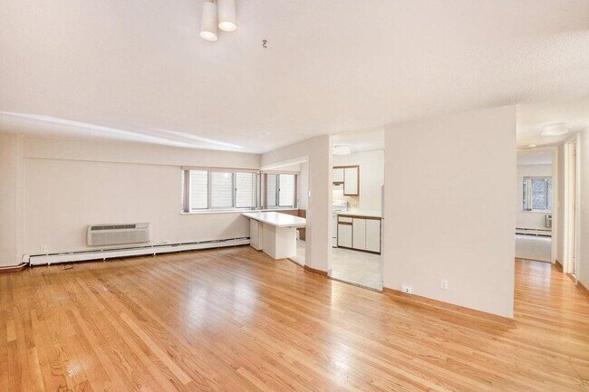 Foto del edificio - 1919 N Summit Ave