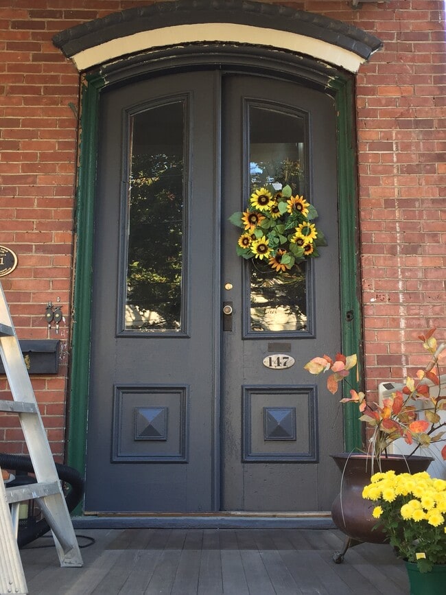 Building Photo - 147 Woodlawn Ave