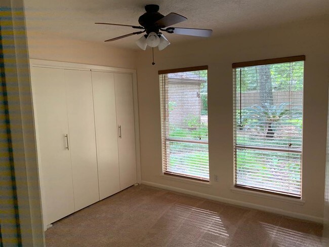 Foto del edificio - 88 Woodhaven Wood Dr