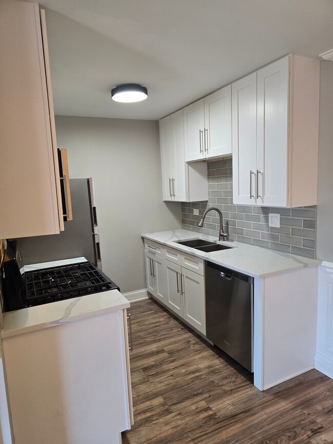 Building Photo - 520 Hill Dr