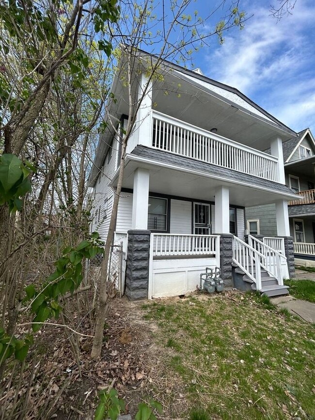 Building Photo - 2932 E 118th St