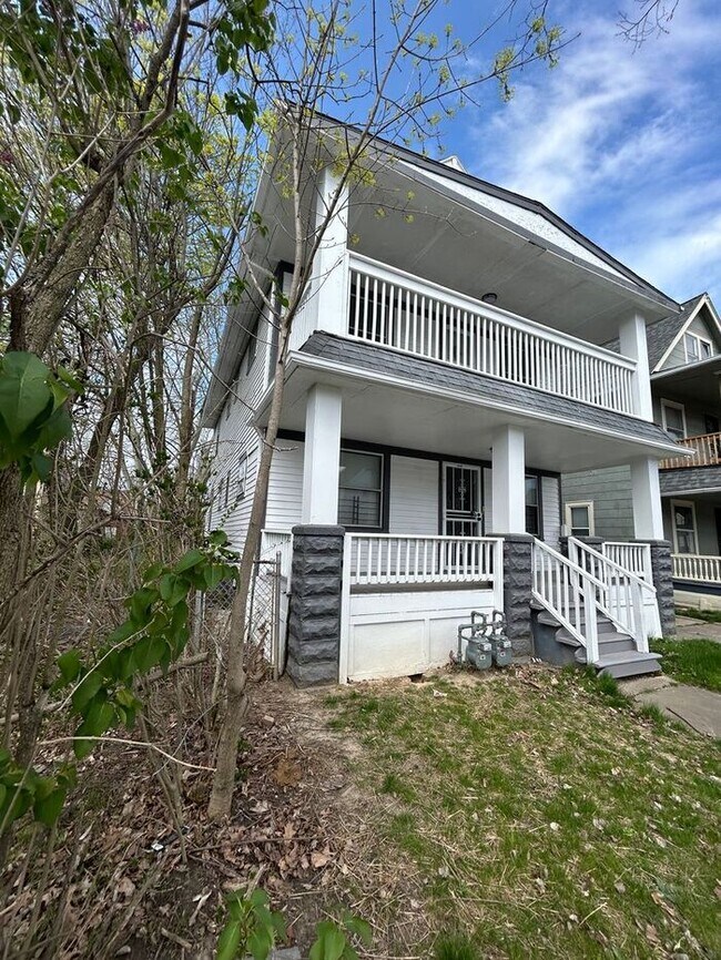 Foto del edificio - 2932 E 118th St