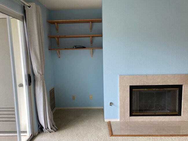 Foto del edificio - EPIC REA: Condo w/Parking & Community Pool close to BART & schools