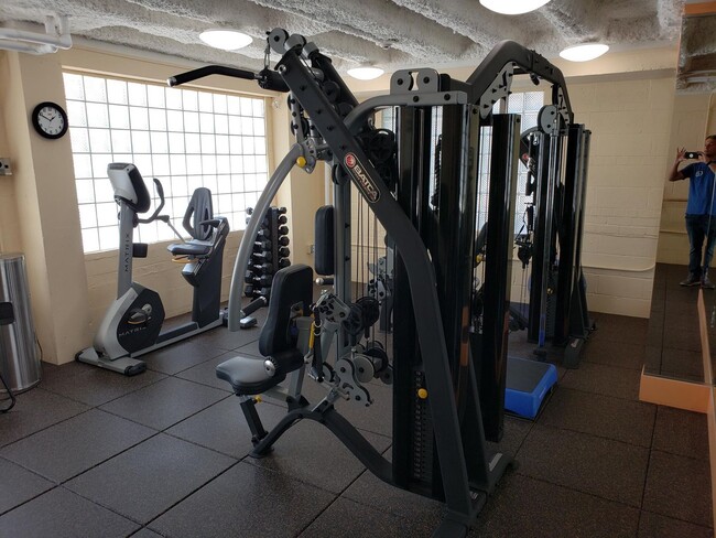 Building Photo - 1 BA Available for rent $1,800 ALL Utilities included