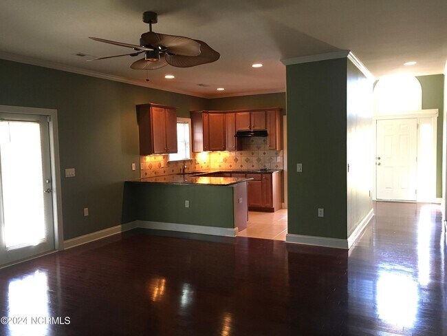 Building Photo - 1155 Lillibridge Dr