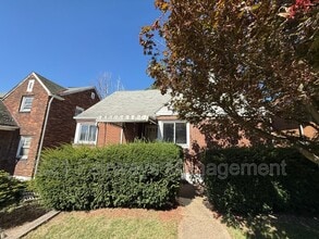 Building Photo - 2527 Versailles Ave