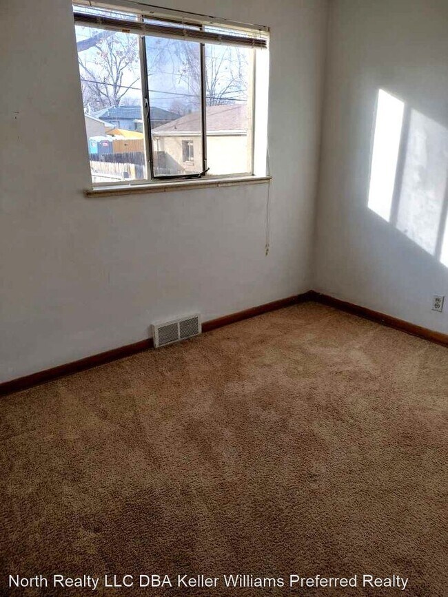 Foto del edificio - 3 br, 1 bath House - 2035 Kendall St.