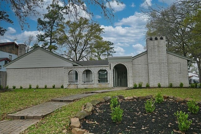 Building Photo - 202 Pine Branch Dr