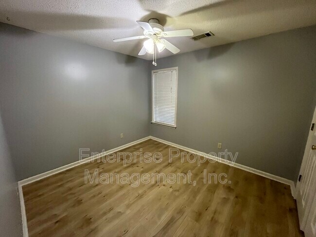 Foto del edificio - 6986 Parkbrook Ln