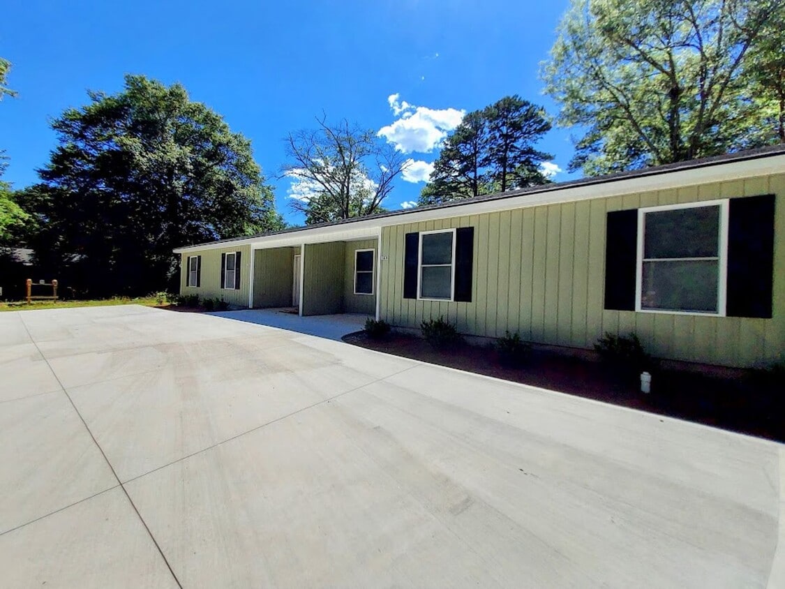 Primary Photo - 130 Arthur Davis Cir
