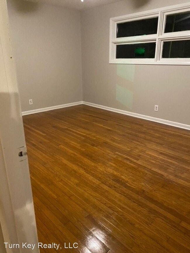 Building Photo - 3 br, 1 bath House - 905 Idlewood Circle