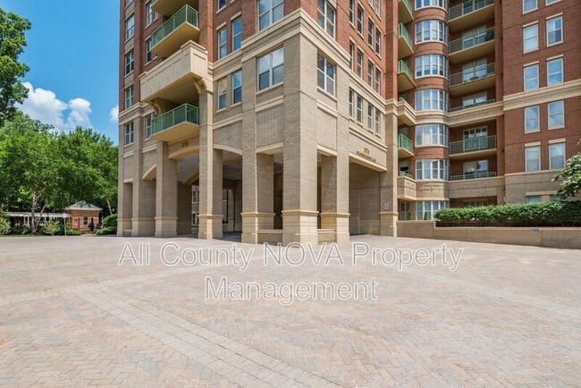 Building Photo - 11776 Stratford House Pl