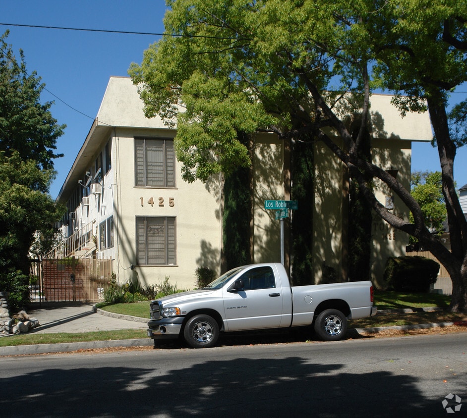 Building Photo - 1425 Los Robles Ave