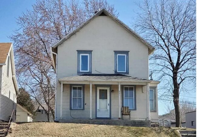 Foto del edificio - 921 N Riverfront Dr