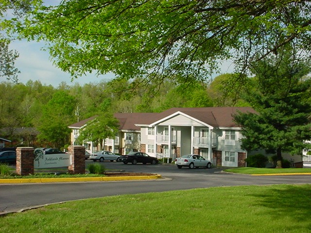 Primary Photo - Ashland Manor Apartments & Townhouses