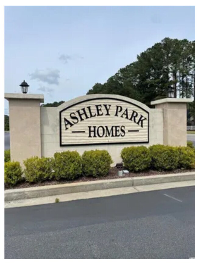 Foto del edificio - 121 Ashley Park Dr