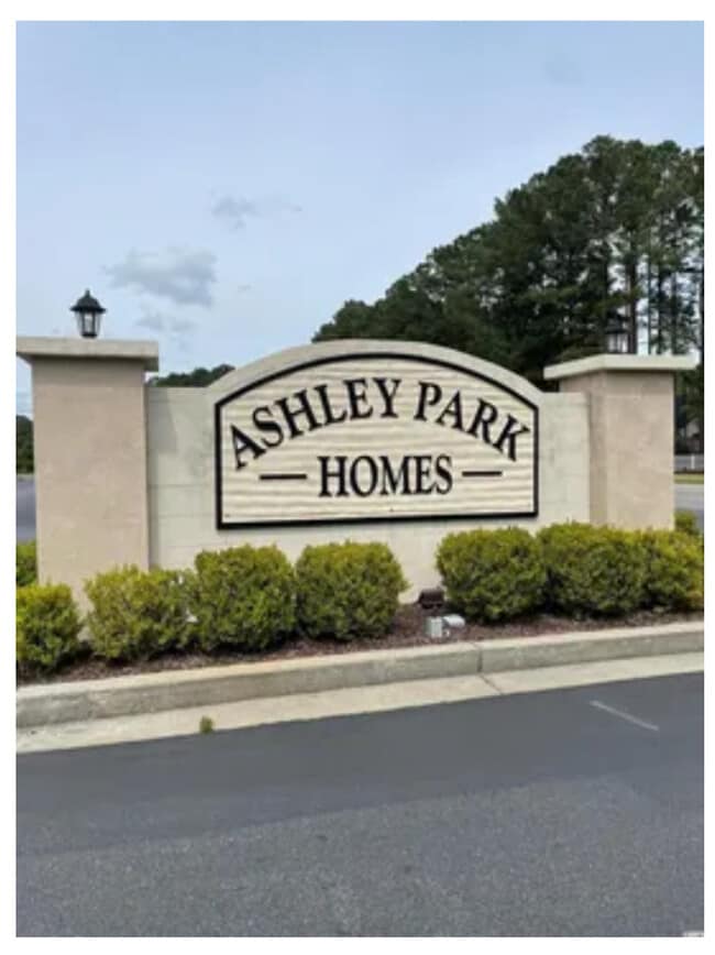 Building Photo - 121 Ashley Park Dr