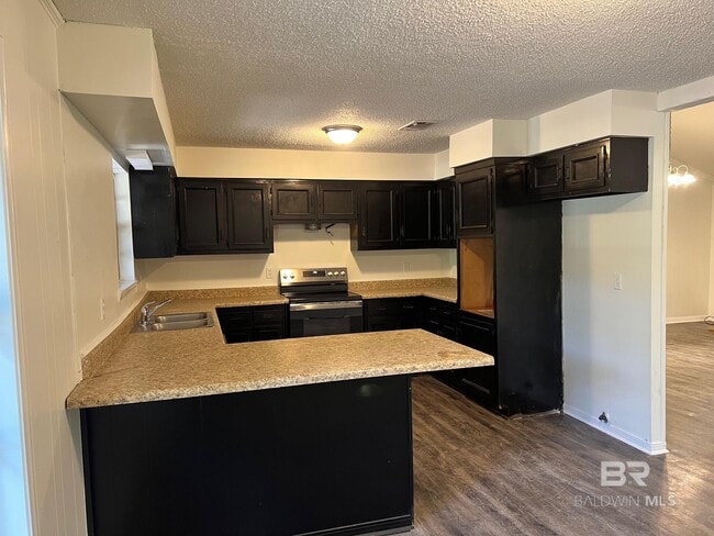Building Photo - 803 Camellia Ln