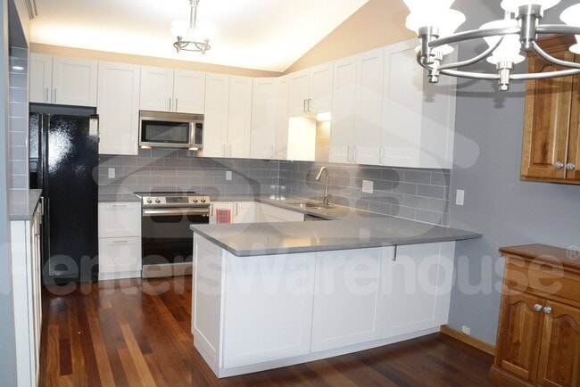 Building Photo - 710 E 143rd St