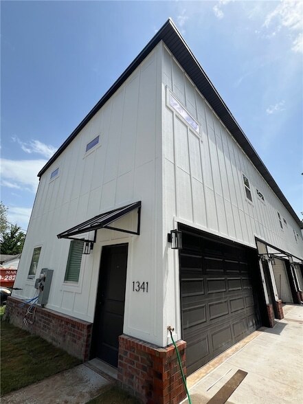 Photo - 1347 W Hendrix St Townhome