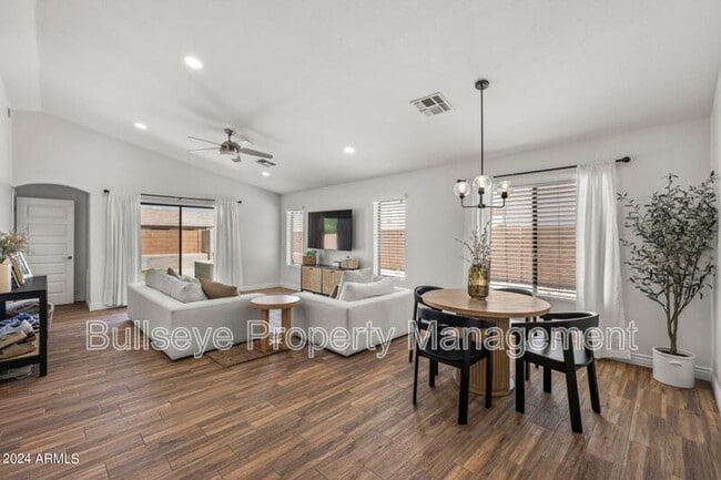 Foto del edificio - 3402 E Menadota Dr