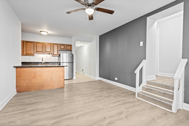 Building Photo - 3641 W Dickens Ave