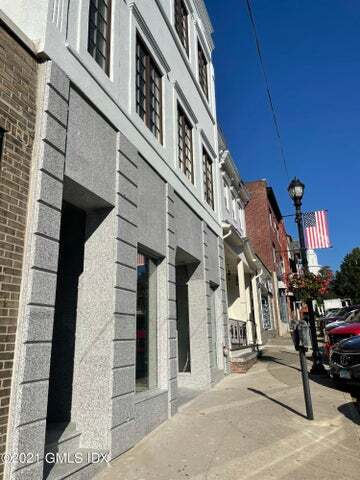 Frente - 40 Greenwich Ave
