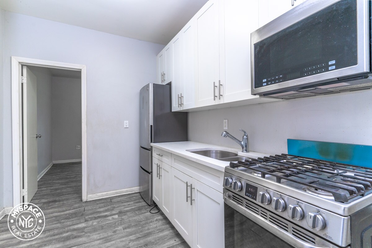 Foto principal - 324 E 9th St