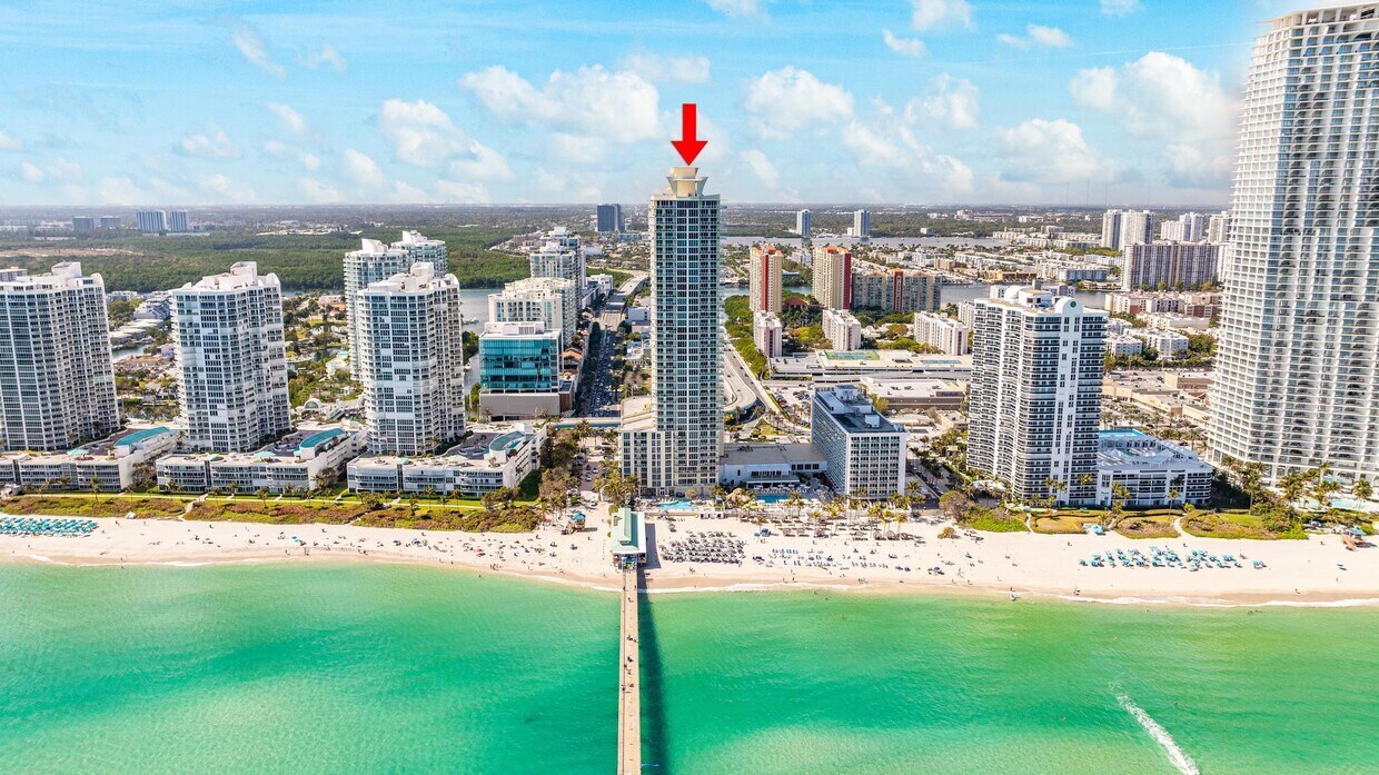 Primary Photo - 16699 Collins Ave