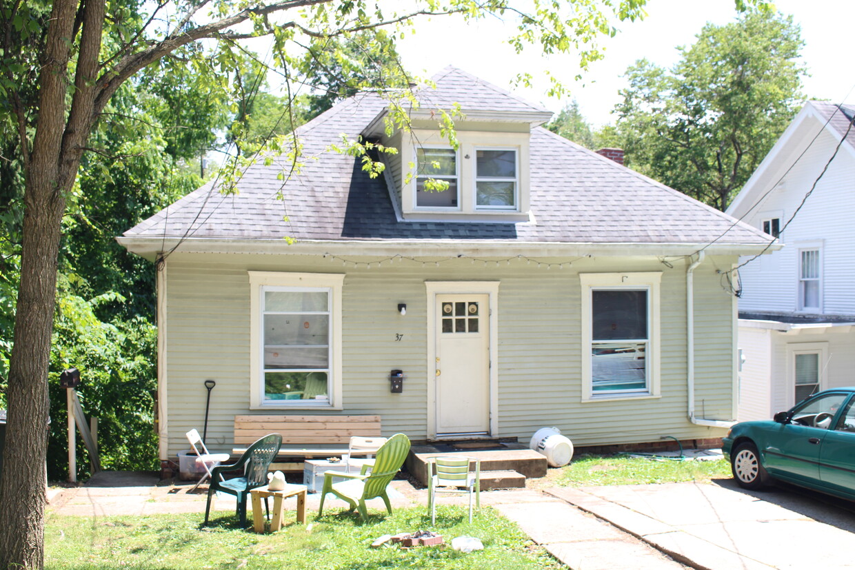 Primary Photo - 37 Woodward Ave