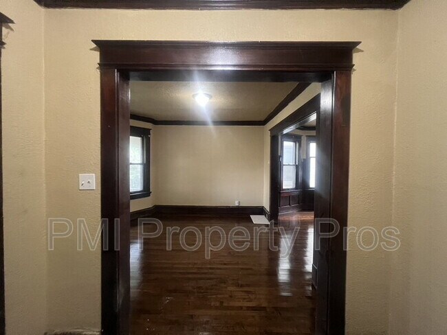 Building Photo - 2851 N 24th Pl