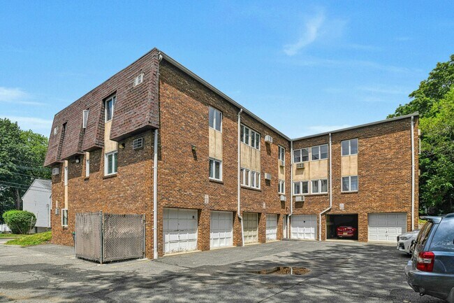 Foto del edificio - 31 Home Pl