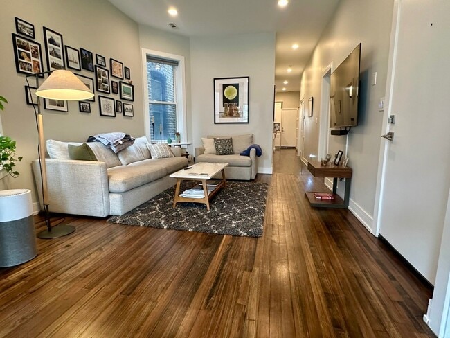 Foto del edificio - 1328 N Maplewood Ave