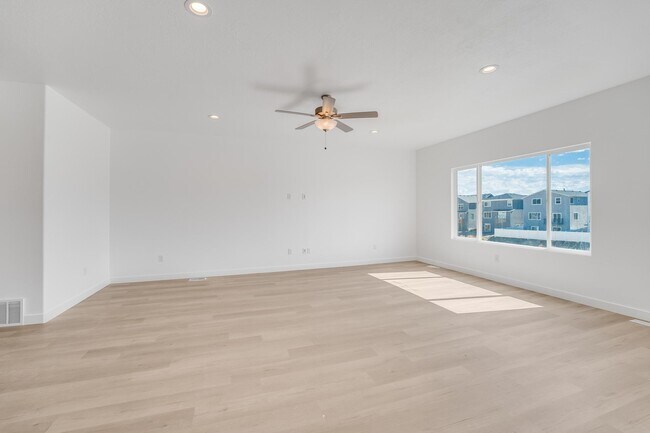 Building Photo - 4182 E Bonne Vista Dr
