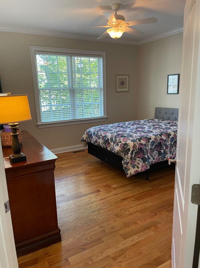 Building Photo - Room in House on Ray Rd