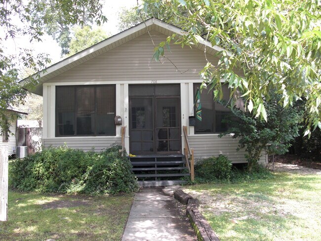 Building Photo - 708 N Magnolia St