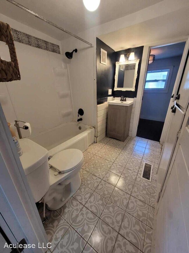 Building Photo - 3 br, 1 bath House - 308 Spruce