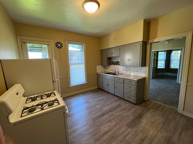 Foto del edificio - 215 Prospect Ave NE