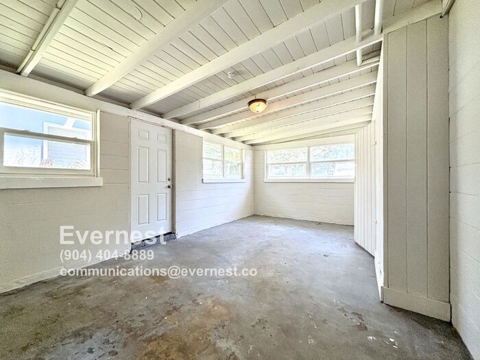 Foto principal - 7935 India Ave