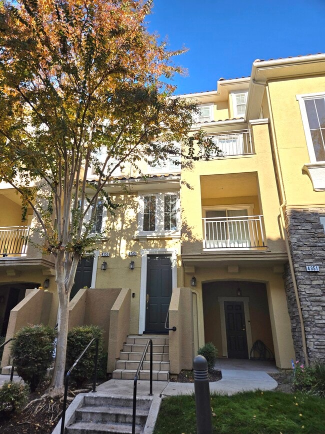 Building Photo - 8421 Locust Pl N