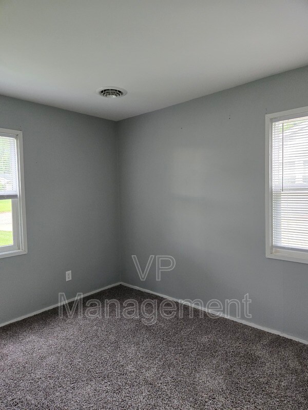 Foto del edificio - 7420 N Oak St