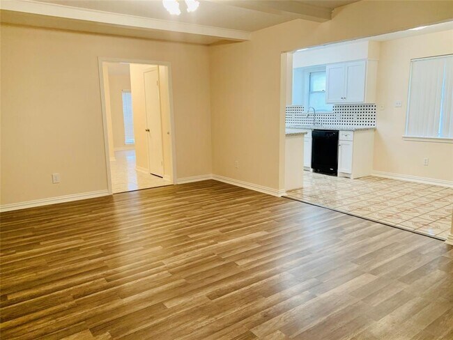 Building Photo - 9102 Troulon Dr