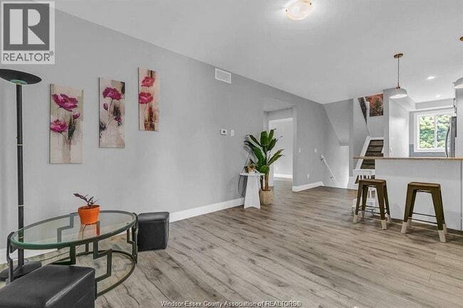 Photo du bâtiment - 521 Campbell Ave