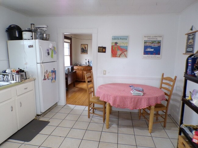 Building Photo - 19 Oak St