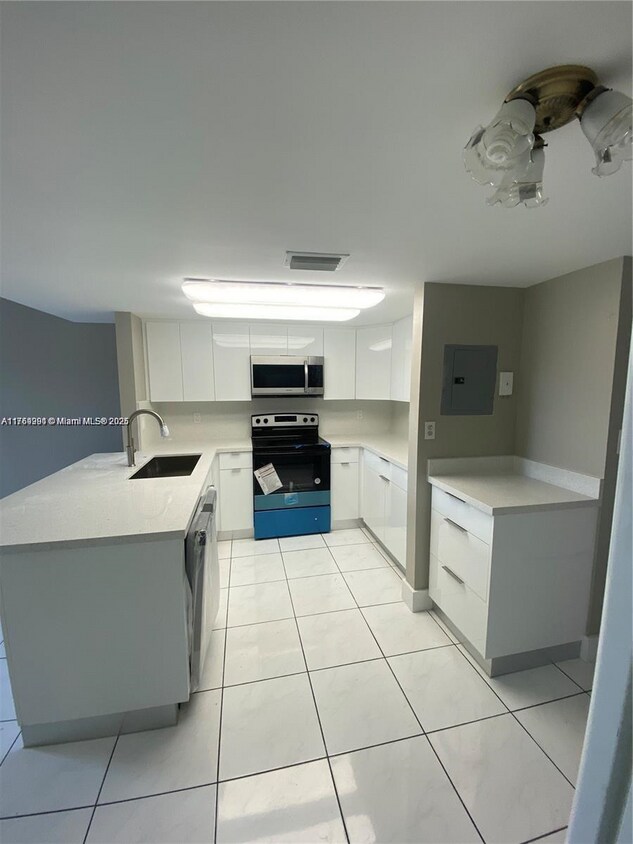 Primary Photo - 1368 NW 24th Ave