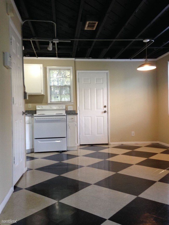 Building Photo - 539 Clayton St