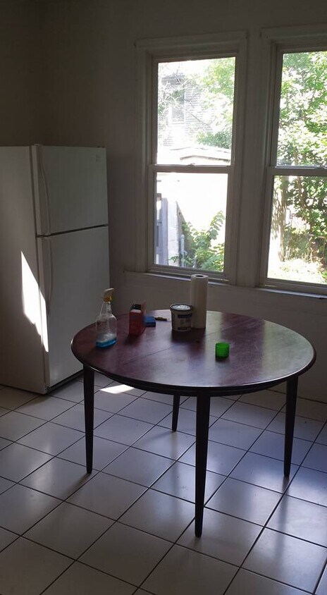 Kitchen area - 72 Chelsea Ave