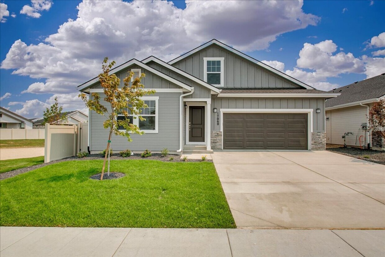 Foto principal - Beautiful 5 Bedroom Home in Nampa, Great L...